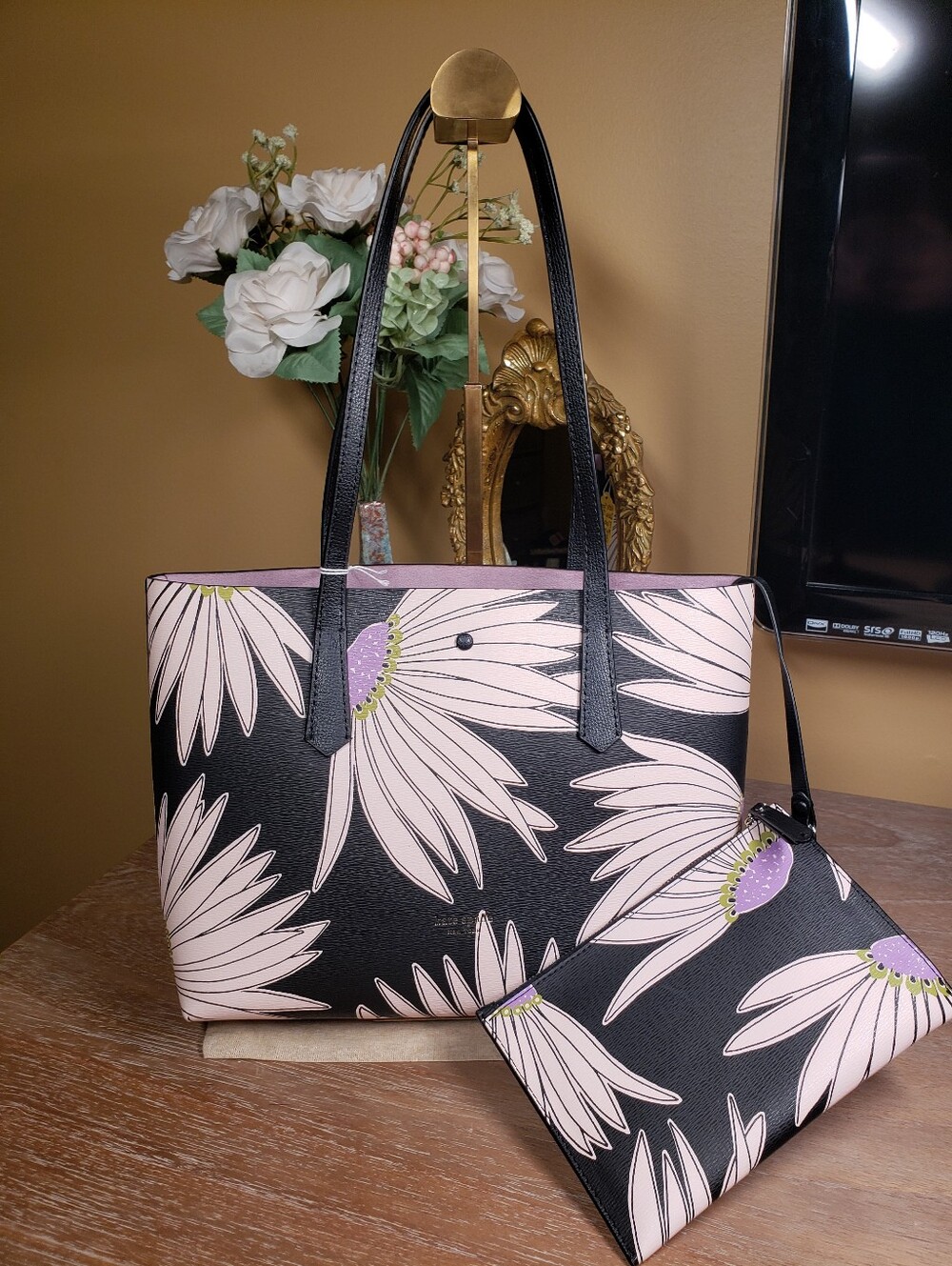 Kate Spade Daisy Toss Tote & Matching Wristlet Set NWOT! (Retail $299) - Picture 4 of 10